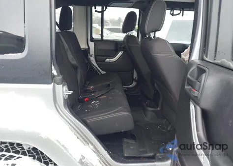 2018 Jeep Wrangler Jk Unlimited Sahara 4X4 z USA, uszkodzony, nr VIN 1C4BJWEGXJL937680